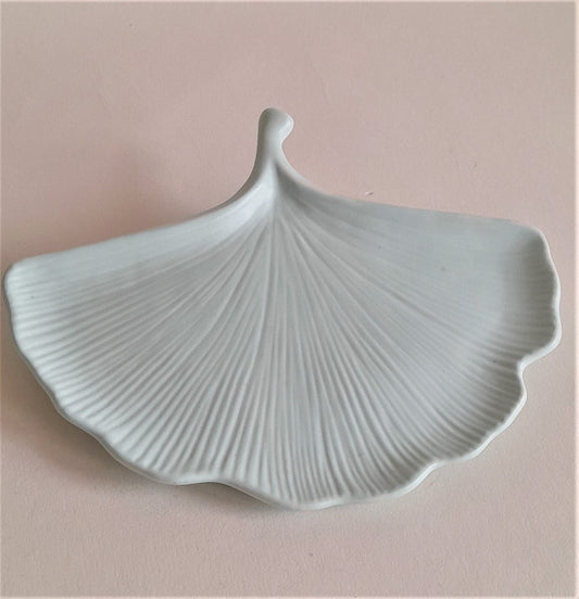 Jesmonite - Eco Luxe Light Sage Gingko Leaf Tray - Home Accessories